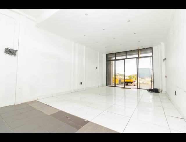 55M² BUSINESS CENTRE TO LET IN WESTCLIFF